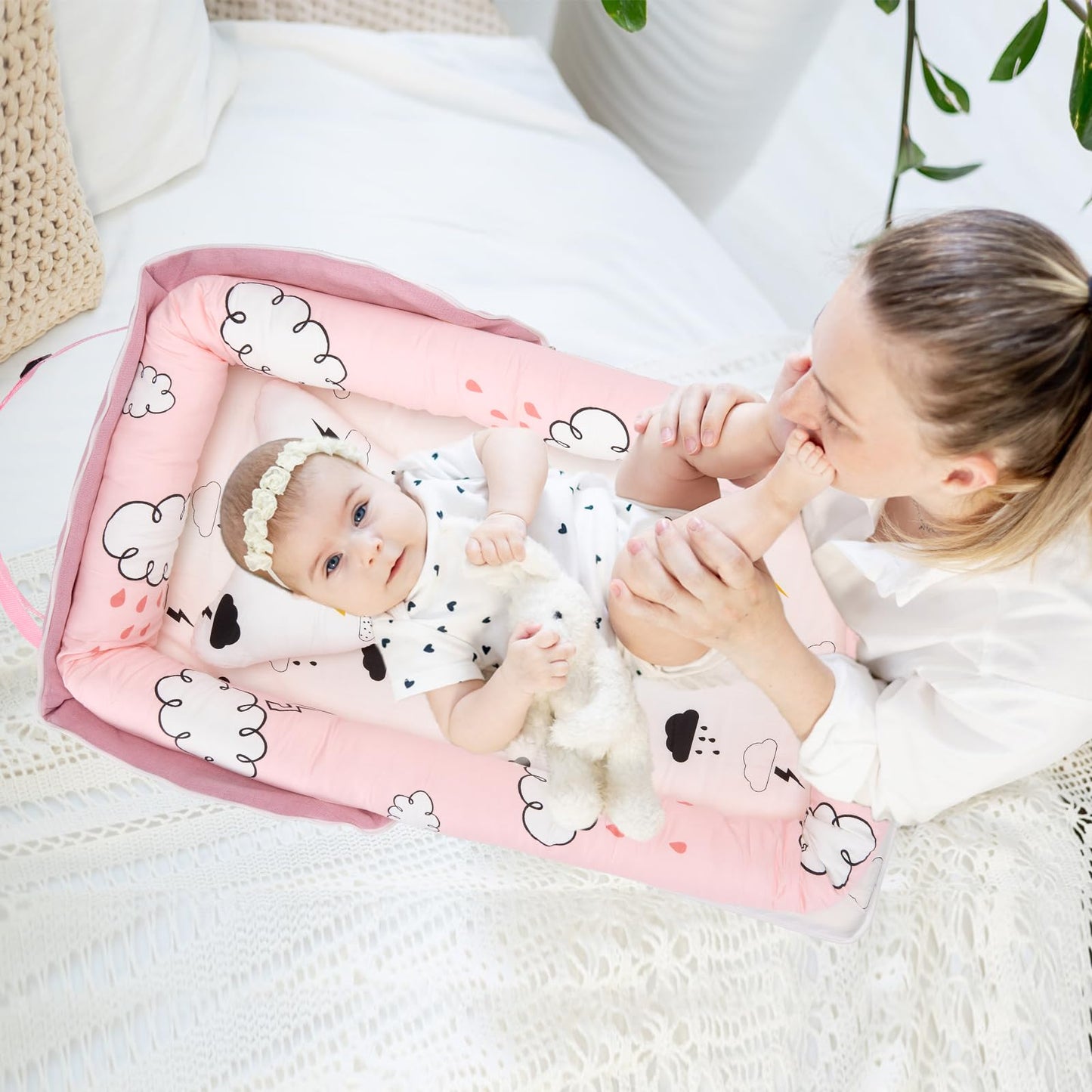 AGOGOLIFE Pink Cloud Baby Lounger – Portable Newborn Nest with Pillow & Foldable Mattress, Soft Cotton Crib for Travel or Home